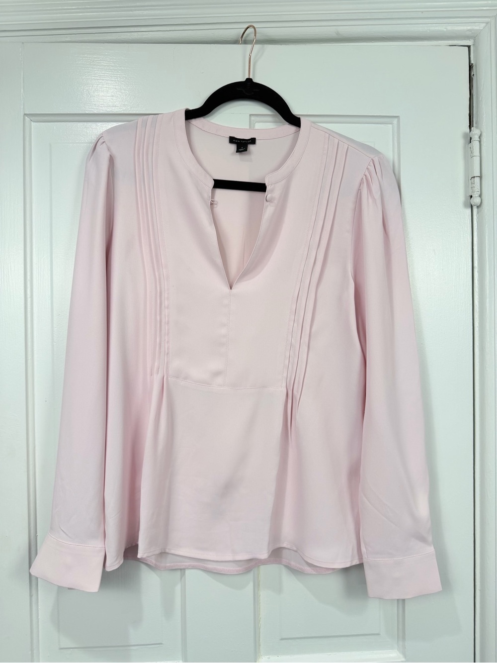 Ann Taylor Pale Pink Pintuck V-Neck Long Sleeve Blouse